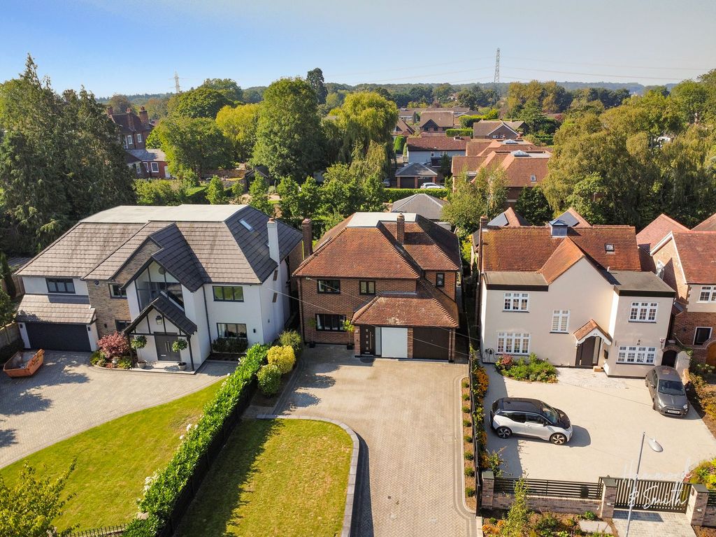 4 bed detached house for sale in Lower Bury Lane, Epping CM16, £