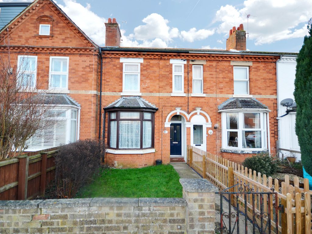 3 bed terraced house for sale in Chelveston Road, Raunds