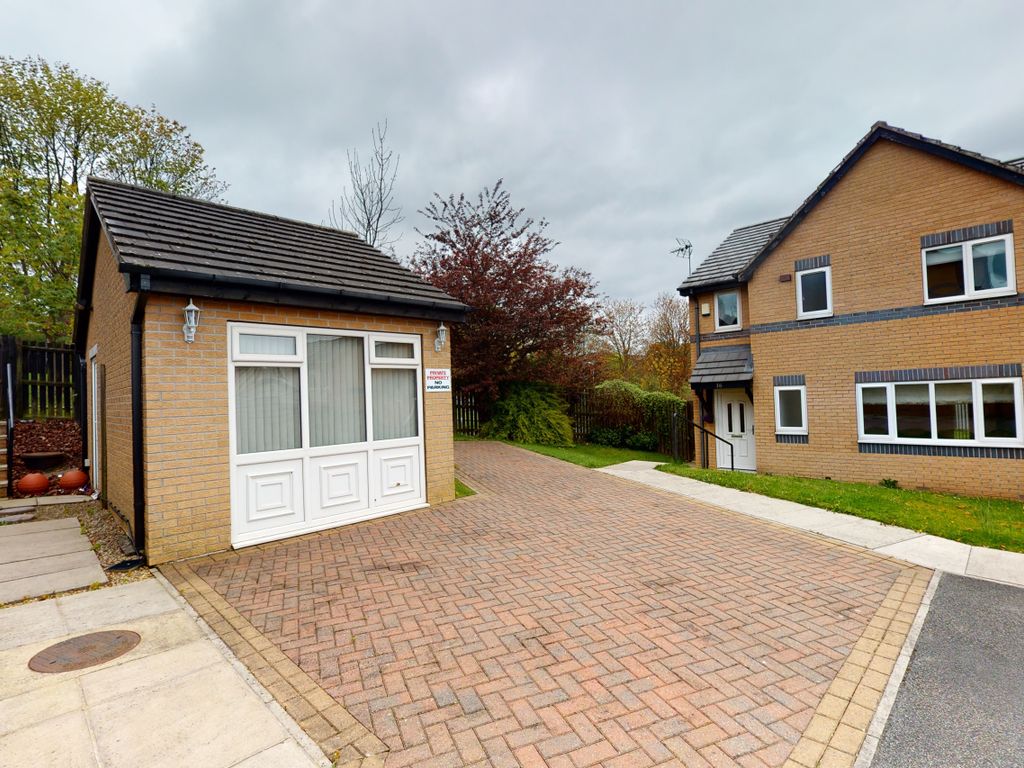 4 bed semidetached house to rent in Redwood Close, Thorpe Edge