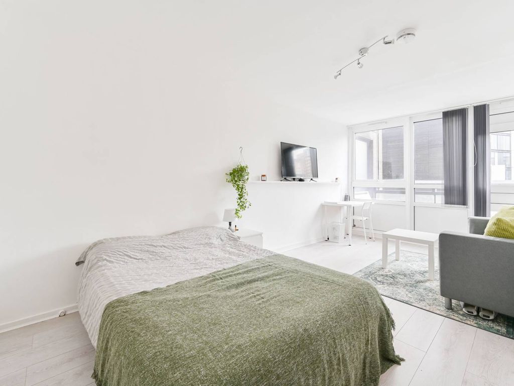 20 Elephant And Castle, Elephant And Castle, London SE1