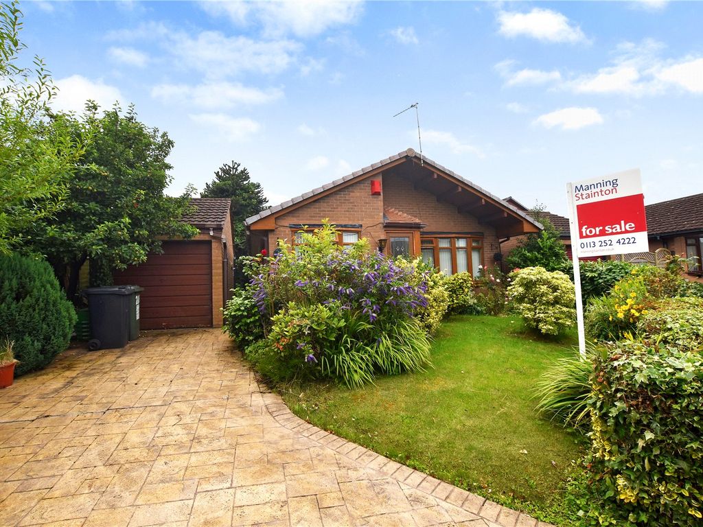3 bed bungalow for sale in Woodcross Gardens, Morley, Leeds, West Yorkshire LS27, £310,000 Zoopla