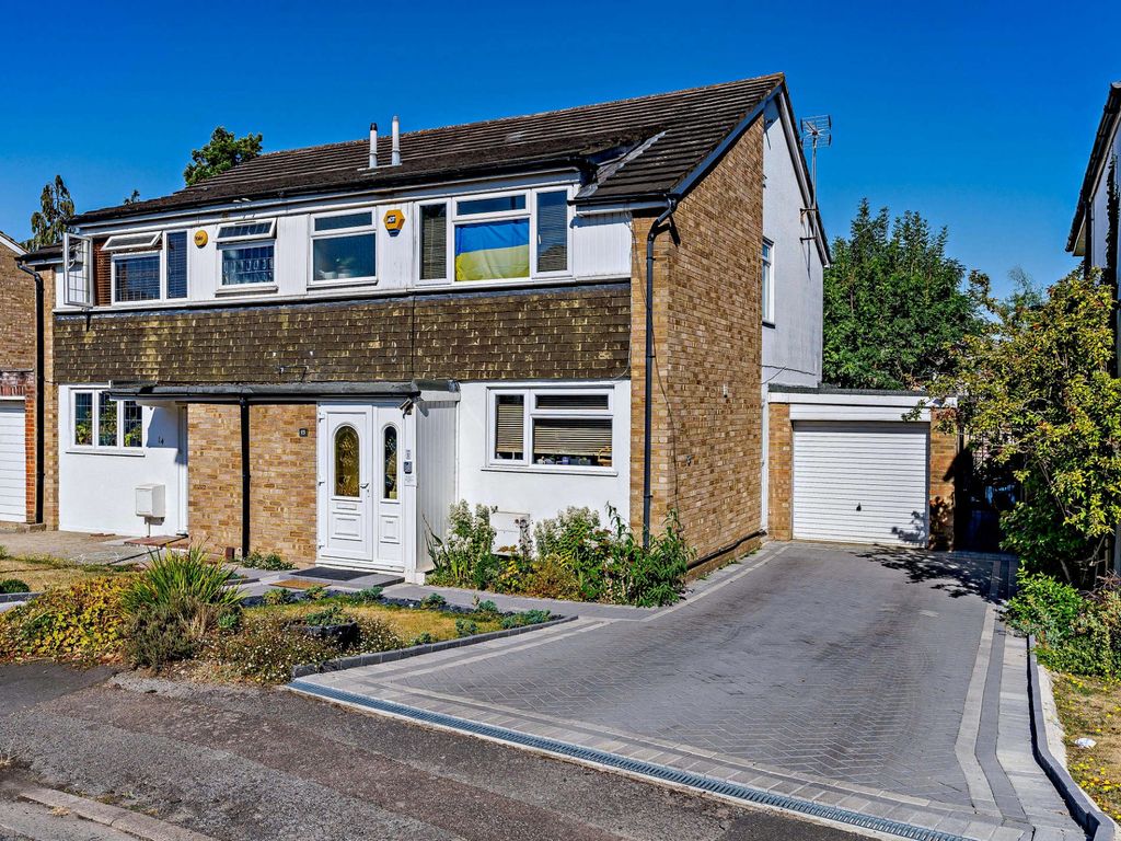 3 bed semidetached house for sale in Foxfield Close, Northwood HA6