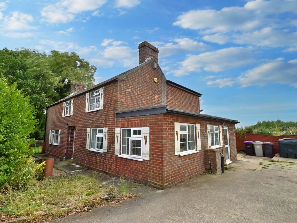 4 bed detached house for sale in Haven Bank, Wainfleet St Mary PE24, £