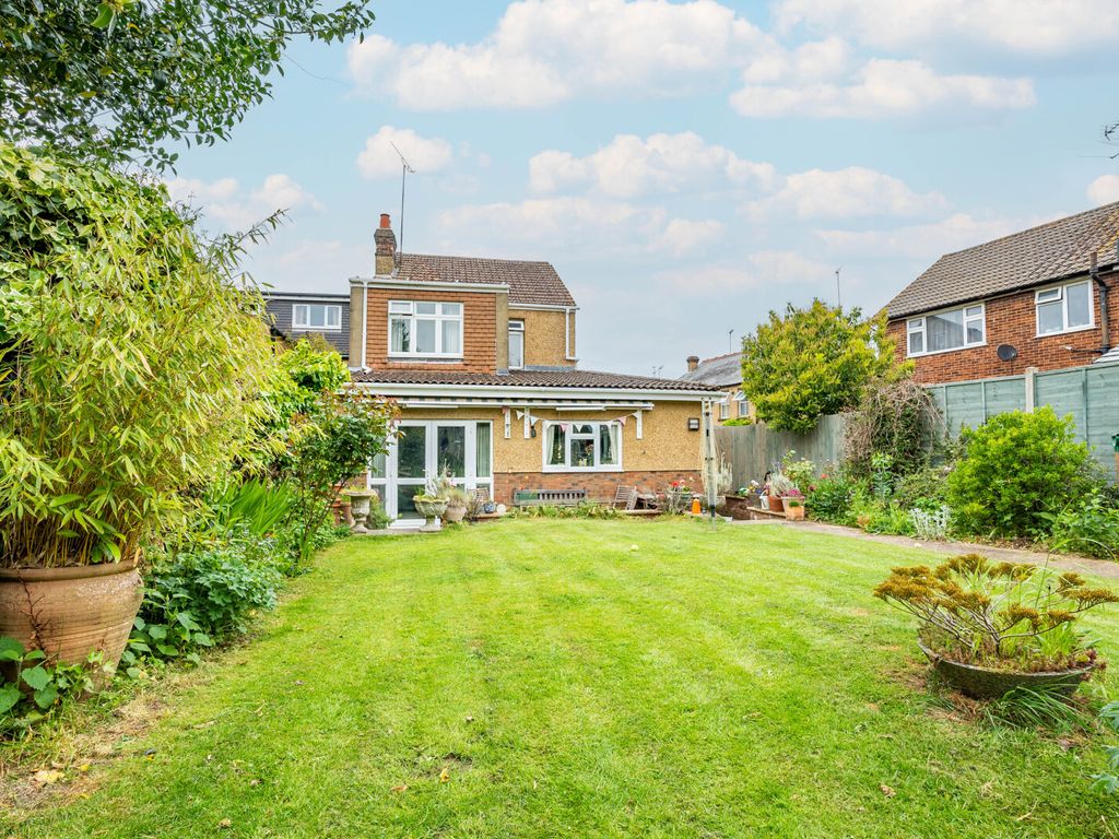 3 bed detached house for sale in Coleswood Road, Harpenden