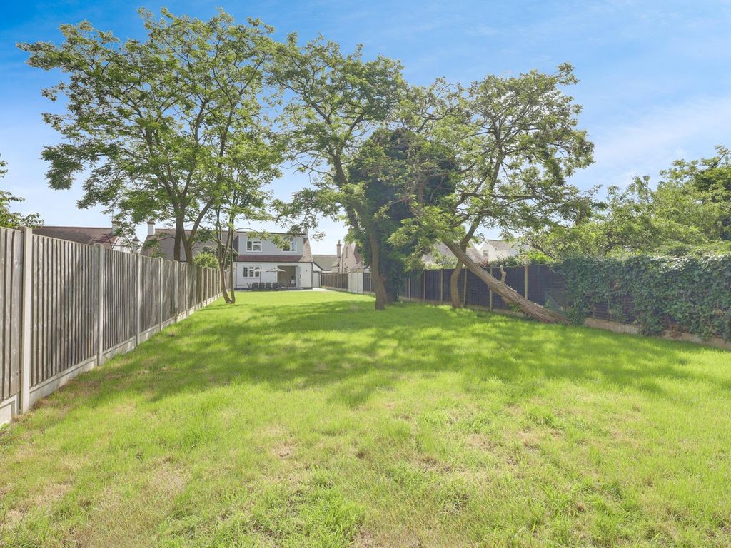 4 bed semidetached house for sale in Castleton Road, SouthendOnSea