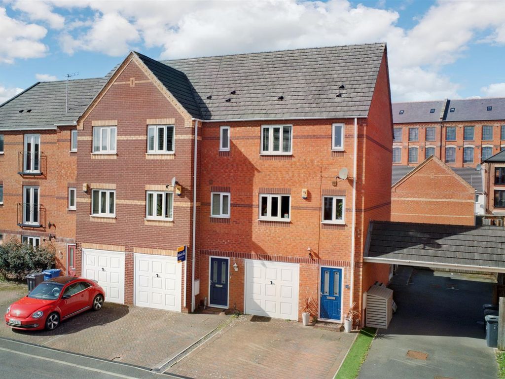 3 bed town house for sale in Bramble Court, Sandiacre, Nottingham NG10