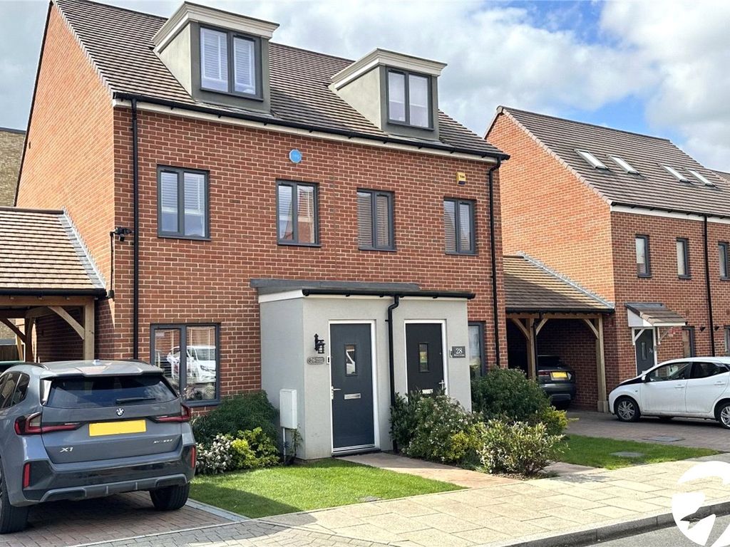 3 bed semidetached house for sale in Mercer Avenue, Castle Hill