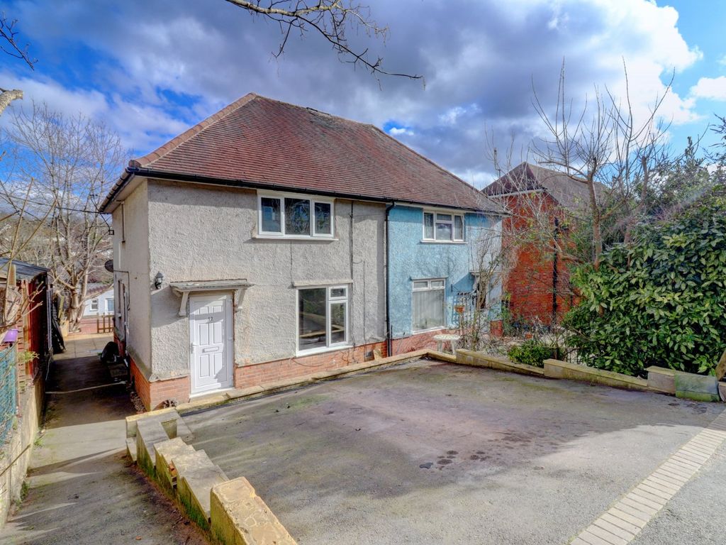 3 bed semidetached house for sale in Underwood Road, High