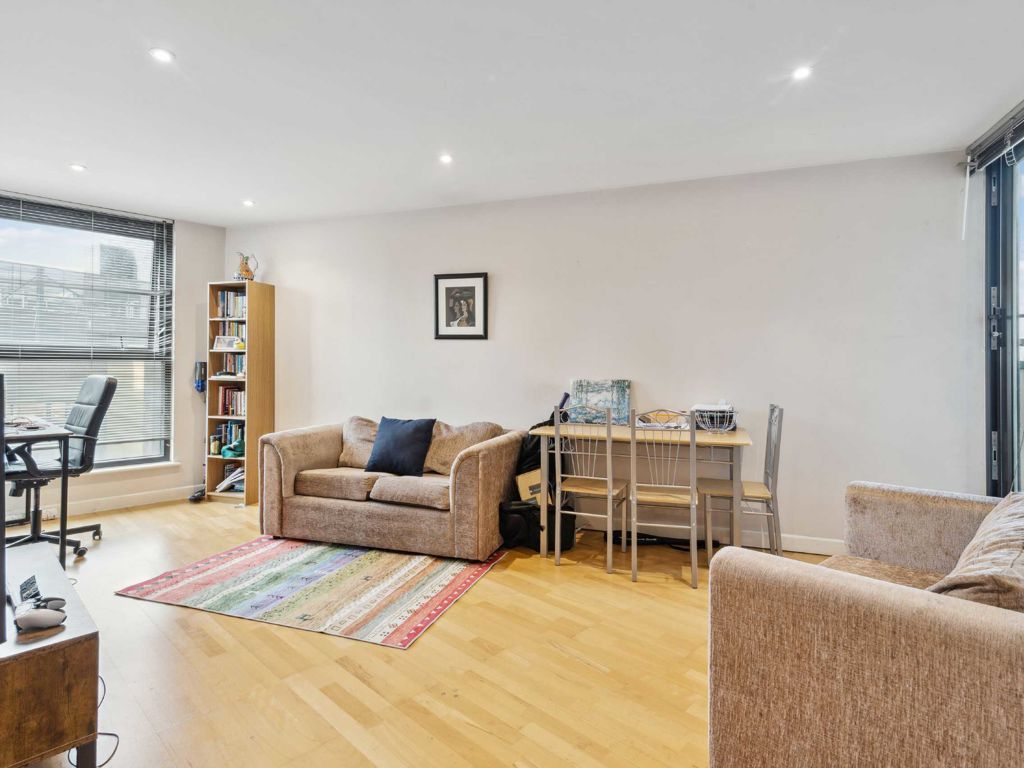 1 bed flat to rent in Salway Place, London E15 Zoopla
