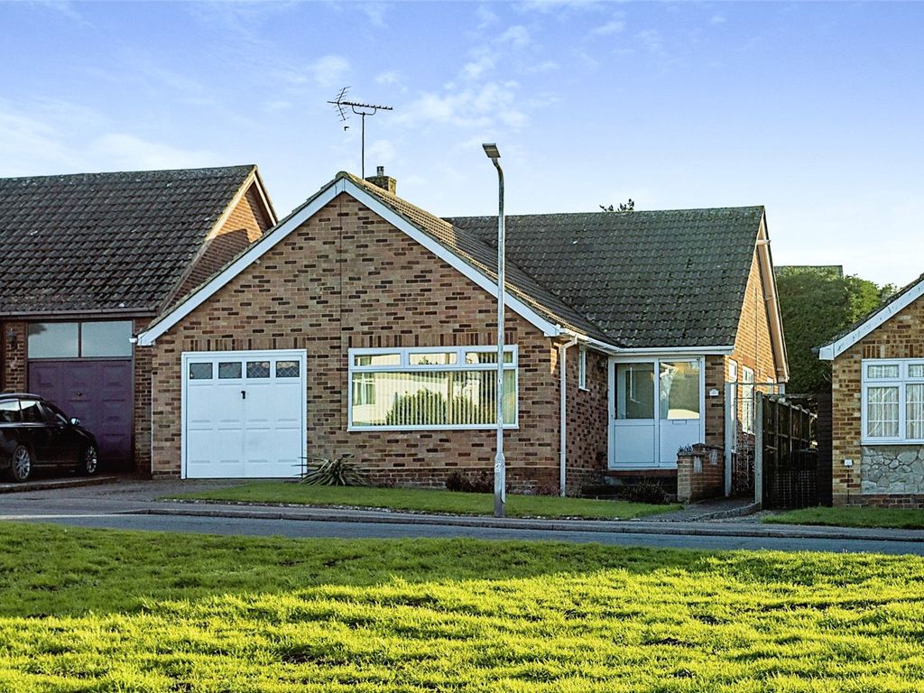 3 bed bungalow for sale in London Road, Newington, Sittingbourne ME9