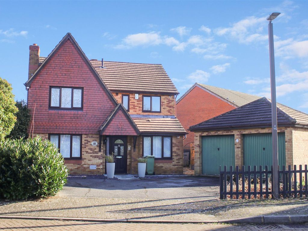 4 bed detached house for sale in Valentine Court, Crownhill, Milton