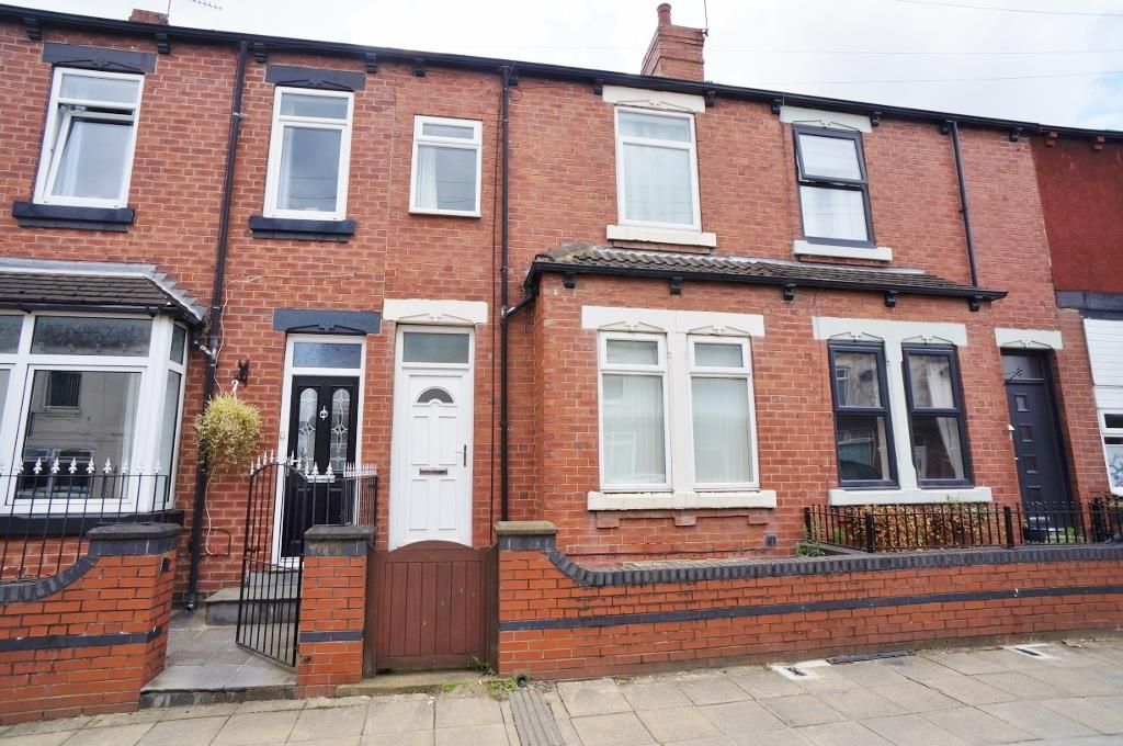 3 bed terraced house to rent in Lower Oxford Street, Castleford WF10