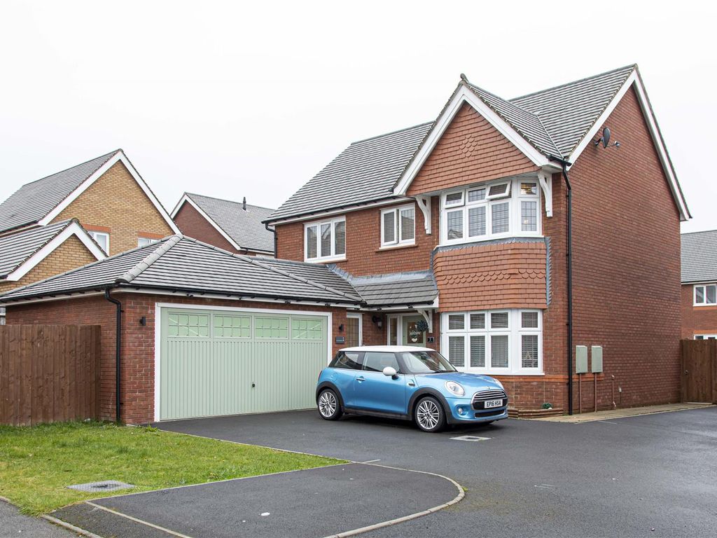 4 bed detached house for sale in Foxglove Close, Trelewis, Treharris