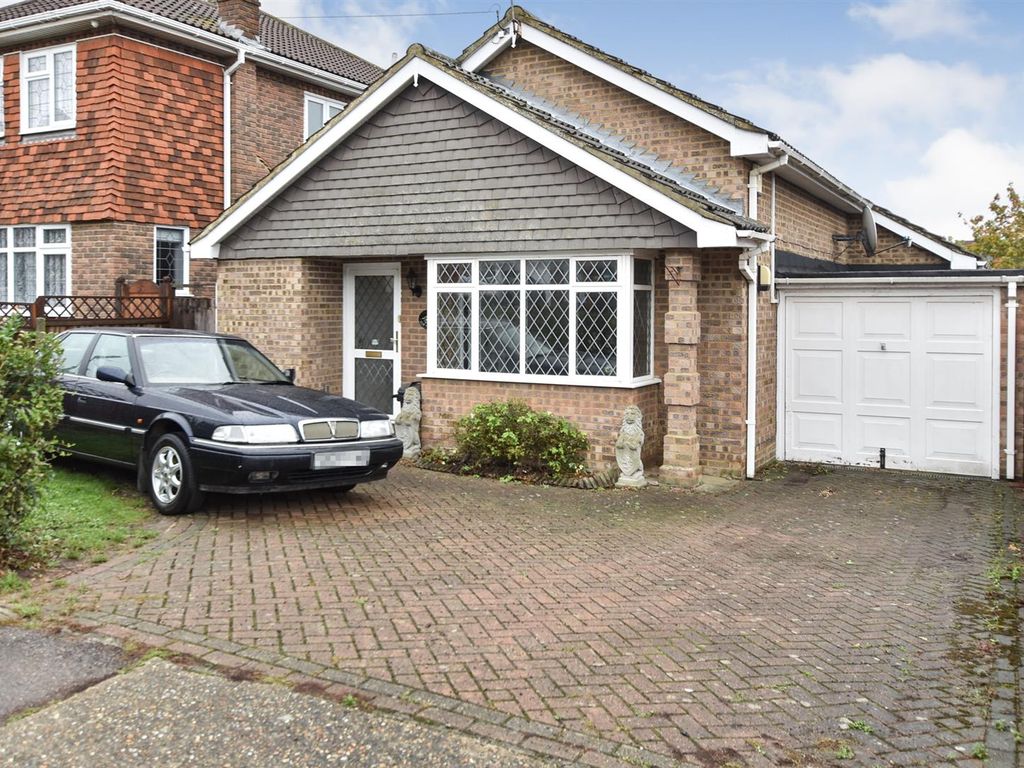 3 bed detached bungalow for sale in Elm View Road, Benfleet SS7, £