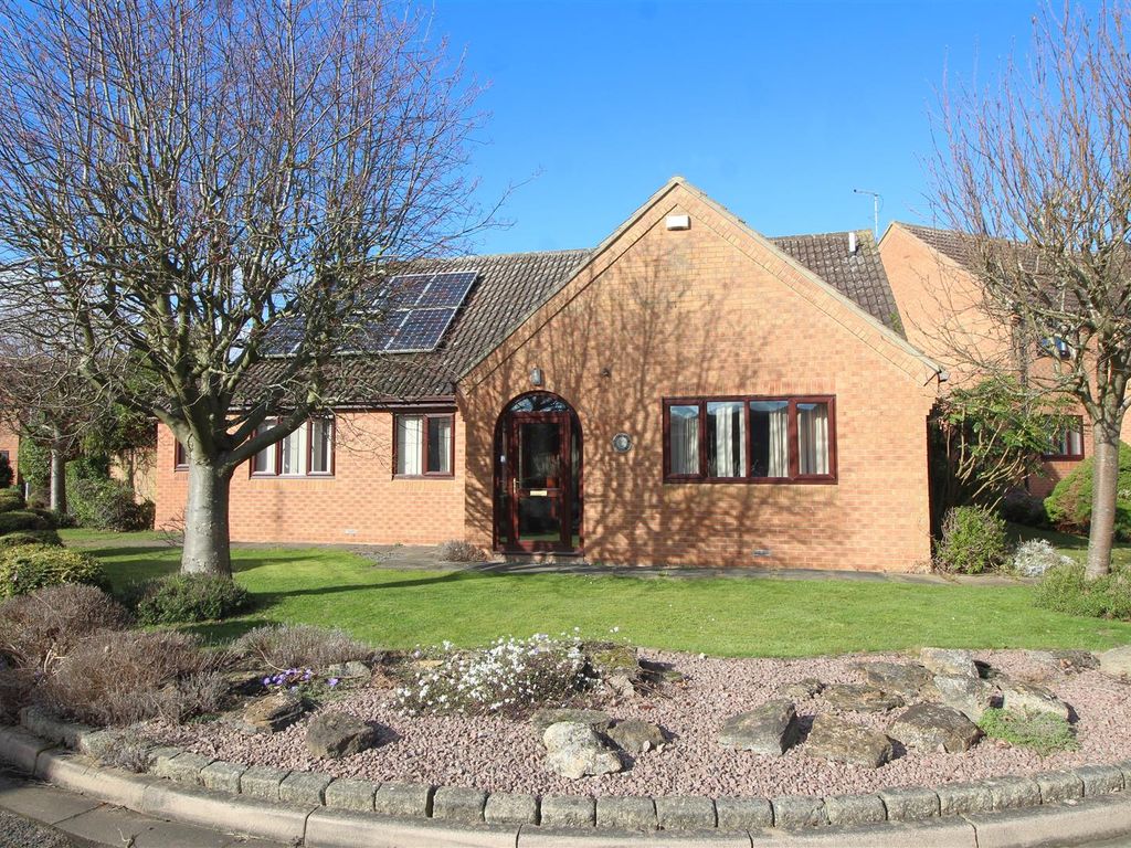 3 bed detached bungalow for sale in Lingwood Park, Longthorpe