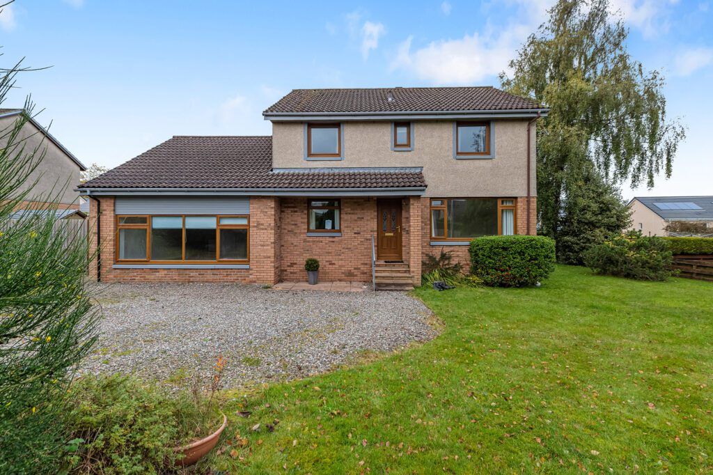 5 bed detached house for sale in Croft Road, Auchterarder PH3, £365,000