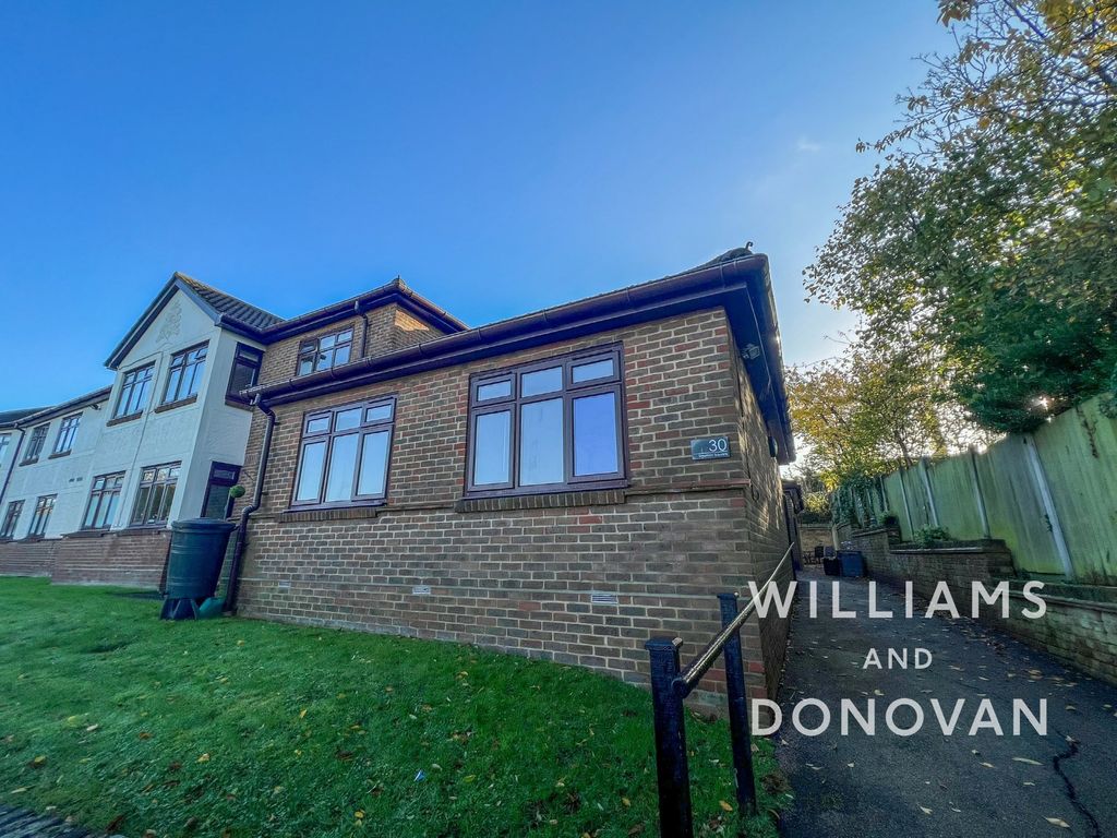 2 bed semidetached bungalow for sale in Sheriton Square, Down Hall