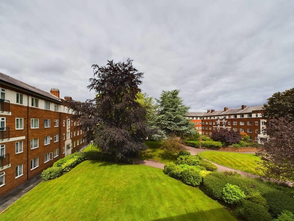 2 bed flat for sale in Eccles New Road, Salford M5, £125,000 Zoopla
