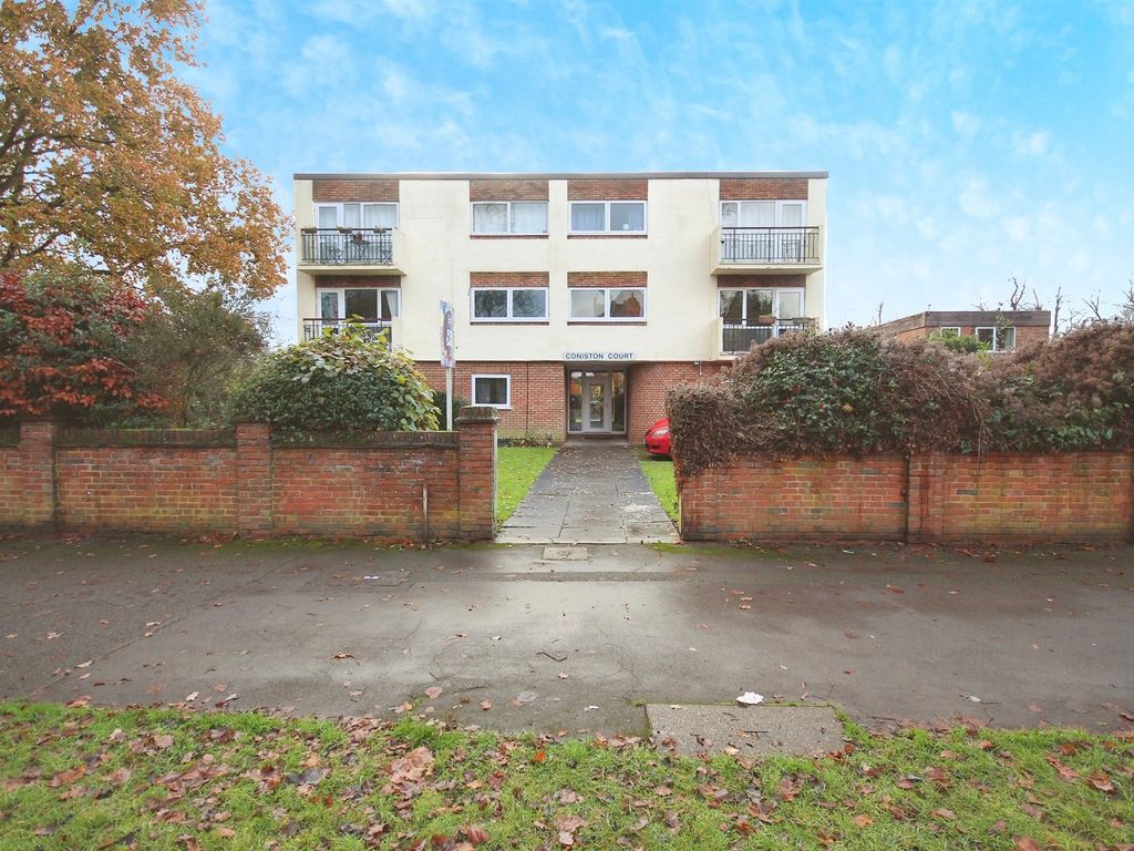 2 bed flat for sale in Guys Cliffe Avenue, Leamington Spa CV32, £