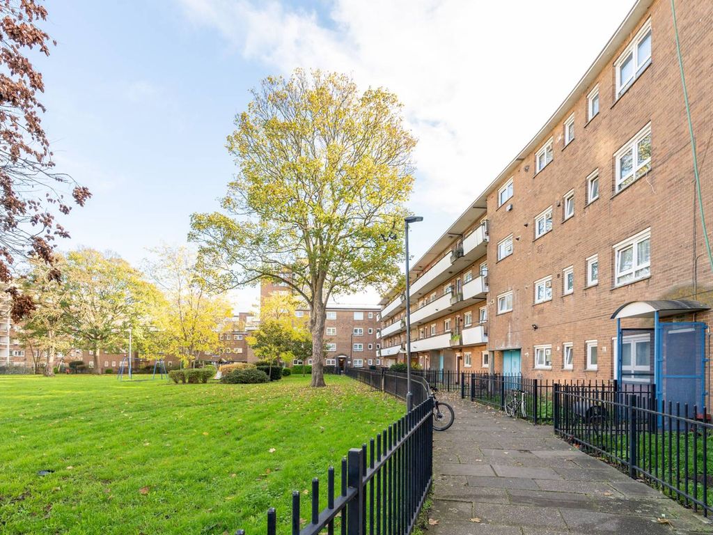 31 Mobey Court, Studley Road, Stockwell, London SW4  