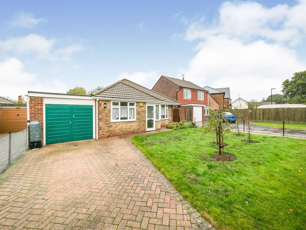 3 bed detached bungalow for sale in Millers Way, Burgess Hill RH15 Zoopla
