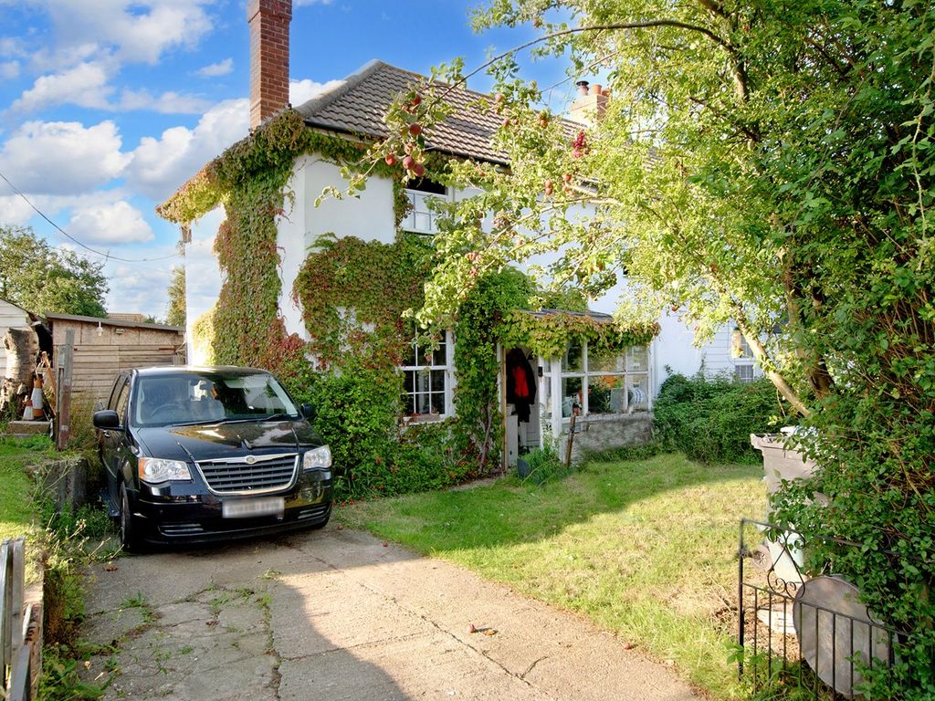3 bed semidetached house for sale in Circular Road, Betteshanger, Deal