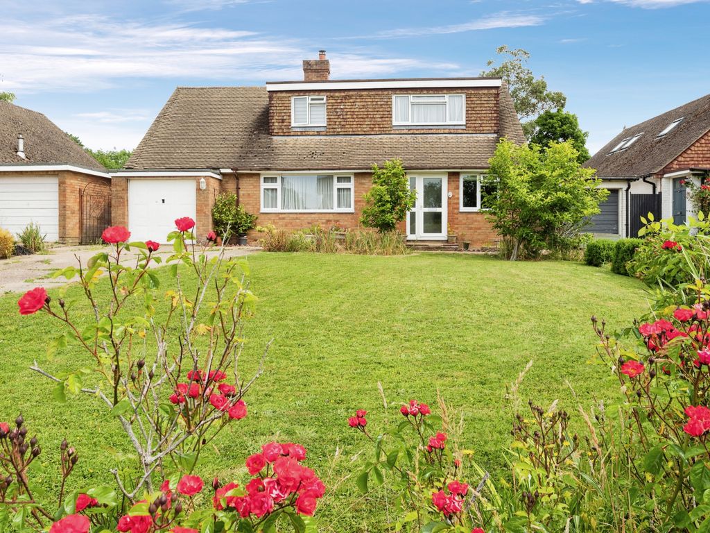 4 bed bungalow for sale in Limden Close, Stonegate, Wadhurst, East