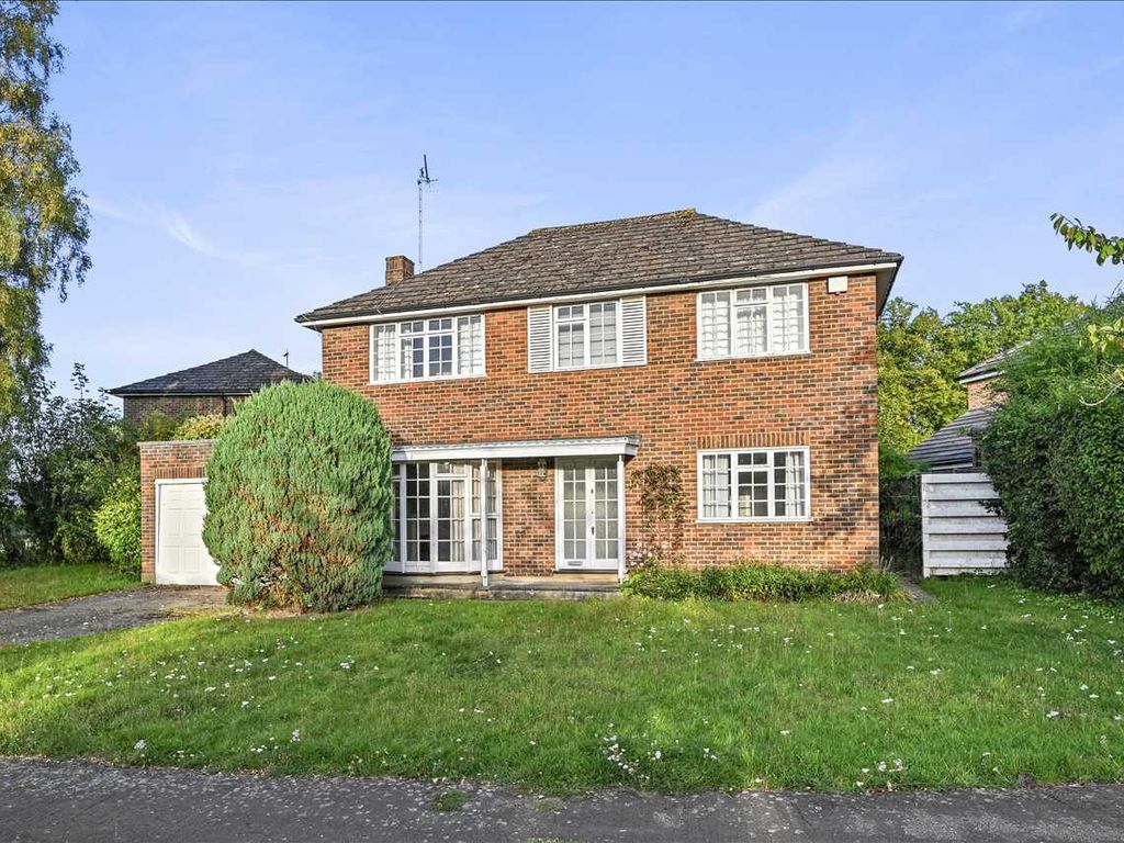 4 bed detached house for sale in Taleworth Close, Ashtead KT21, £