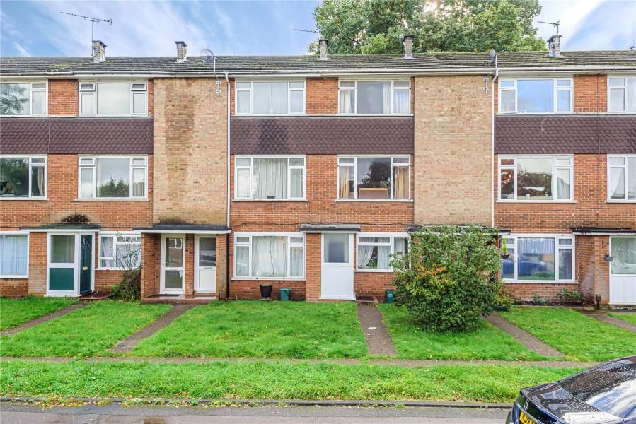 2 bed flat to rent in Addlestone, Surrey KT15, £1,500 pcm Zoopla