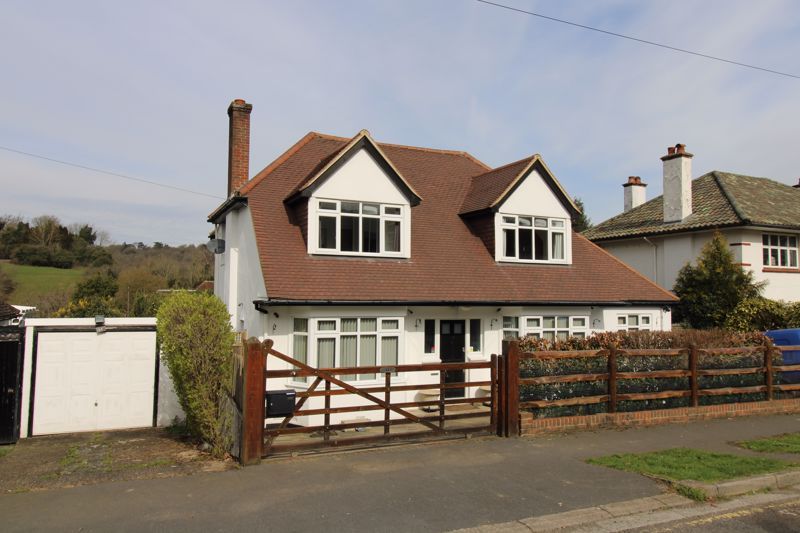 4 bed detached house for sale in Stagbury Avenue, Chipstead, Coulsdon