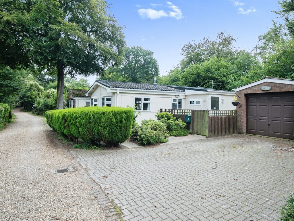 2 bed mobile/park home for sale in Sandyballs, Godshill, Fordingbridge SP6, £260,000 Zoopla
