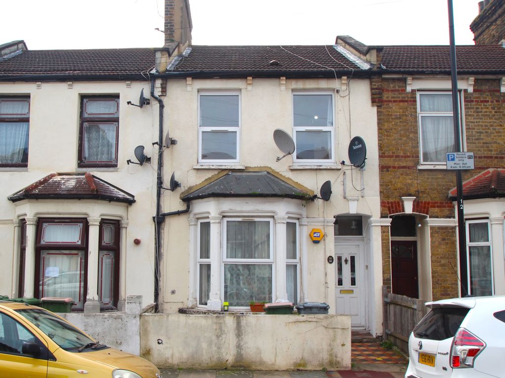 2 bed flat for sale in Selsdon Road, Upton Park E13, £260,000 Zoopla