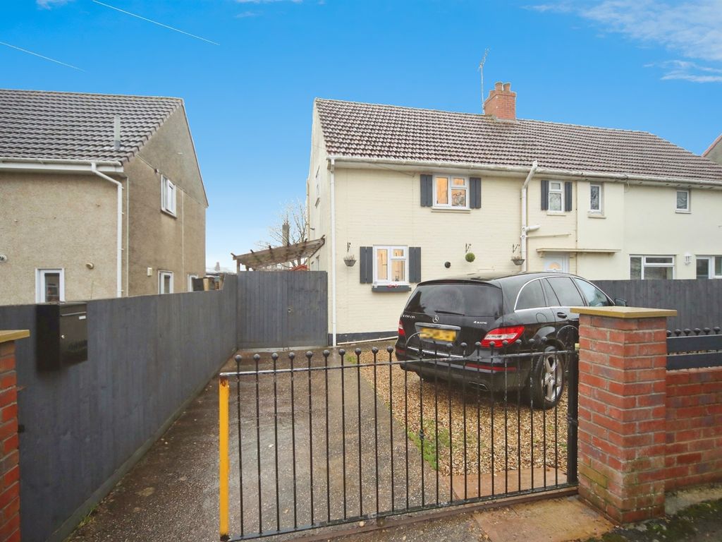 3 bed semidetached house for sale in Musgrove Road, Taunton TA1, £