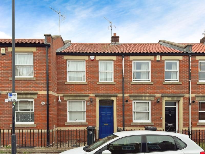2 bed terraced house to rent in Walker Street, Kingsdown, Bristol BS2