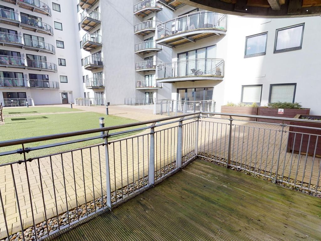 1 bed flat to rent in Picton House, Watkiss Way, Cardiff CF11, £900 pcm