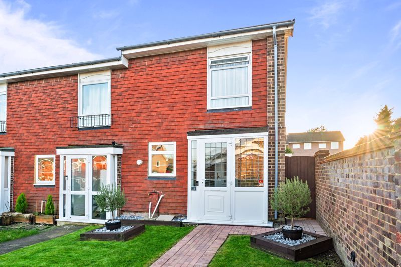 3 bed end terrace house for sale in Southwood Close, Worcester Park KT4
