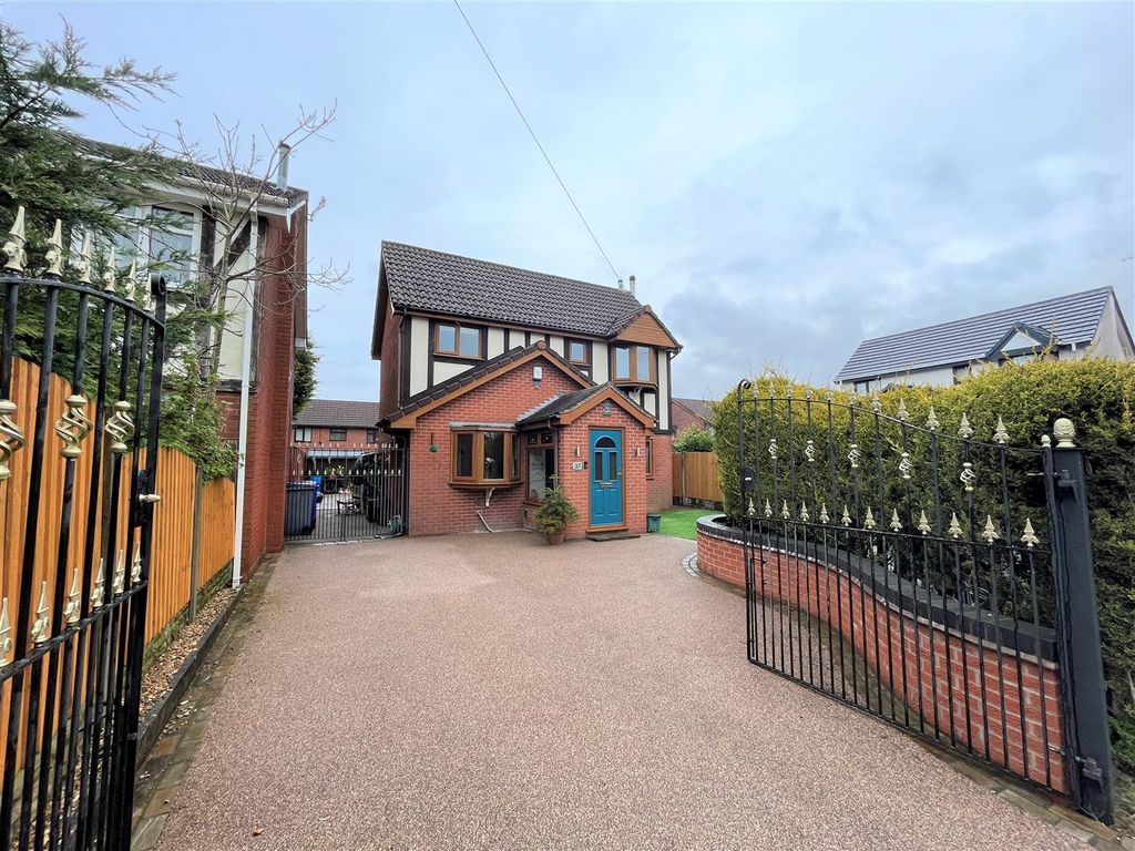 3 bed detached house for sale in Fernhurst Grove, Lightwood, Longton