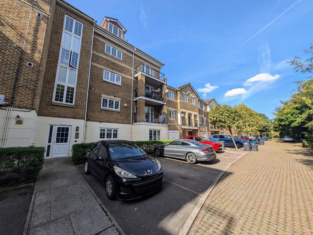 2 bed flat to rent in Bewley Street, London SW19, £2,200 pcm Zoopla