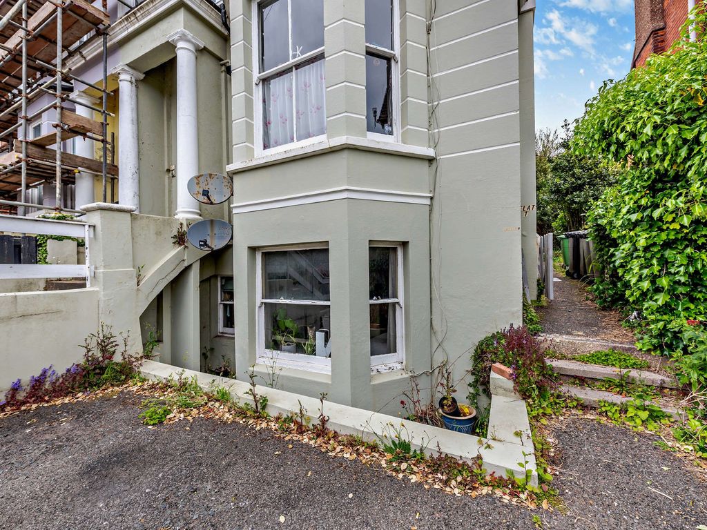 2 bed flat for sale in Springfield Road, St. LeonardsOnSea TN38 Zoopla