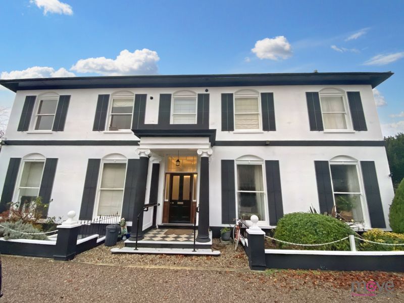 2 bed flat for sale in Cirencester Road, Charlton Kings, Cheltenham