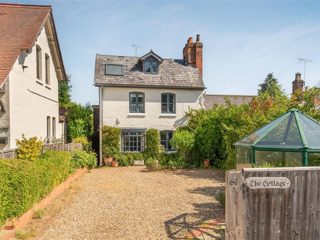 4 bed end terrace house for sale in Cheapside Road, Ascot SL5, £900,000