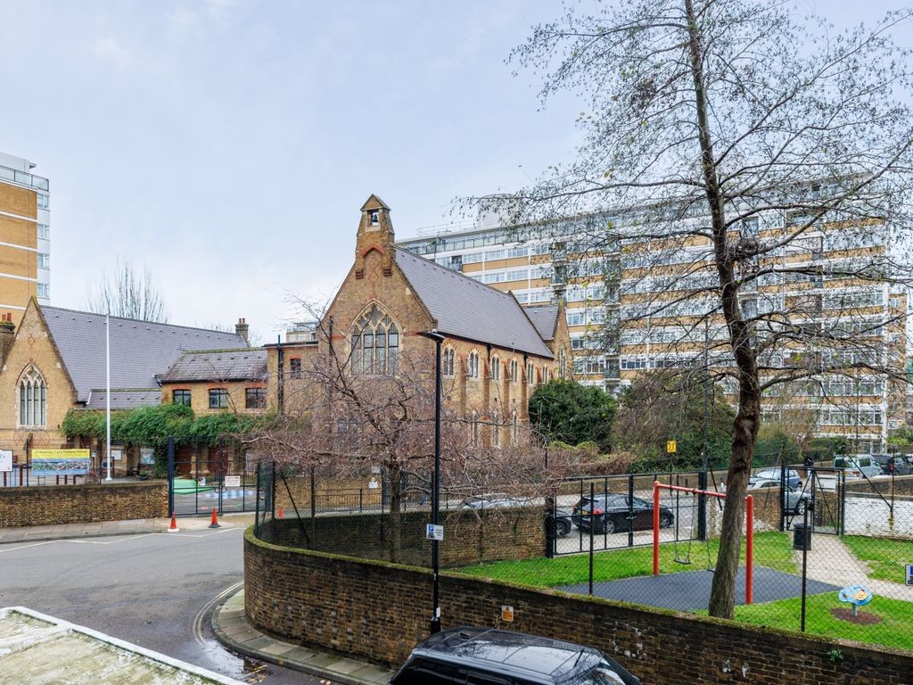 2 bed flat to rent in Ripley House, Churchill Gardens, London SW1V, £