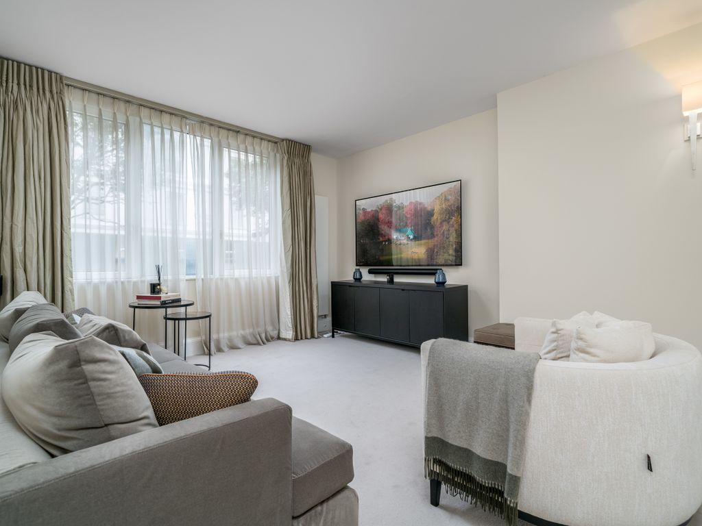 2 bed flat for sale in The Quadrangle, Chelsea Harbour, London SW10
