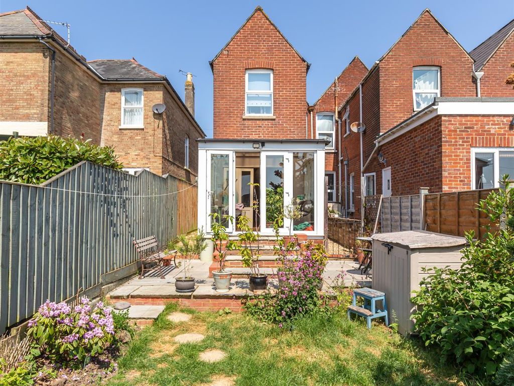3 bed property for sale in Bellevue Road, Cowes PO31 Zoopla