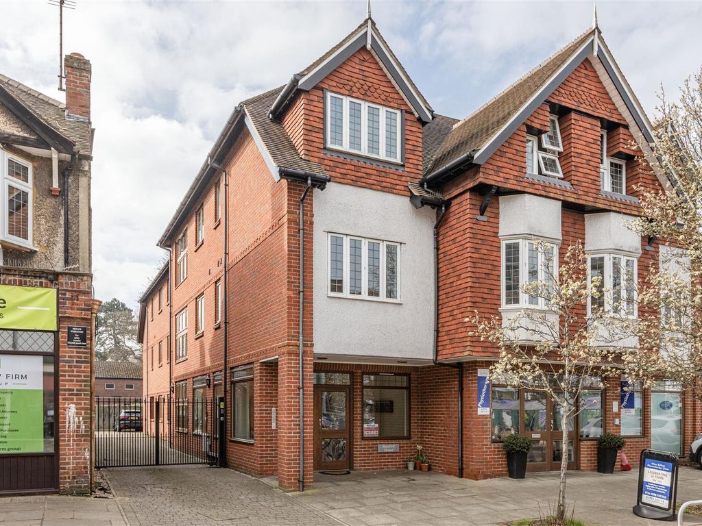 2 bed flat for sale in Station Approach, West Byfleet KT14, £310,000