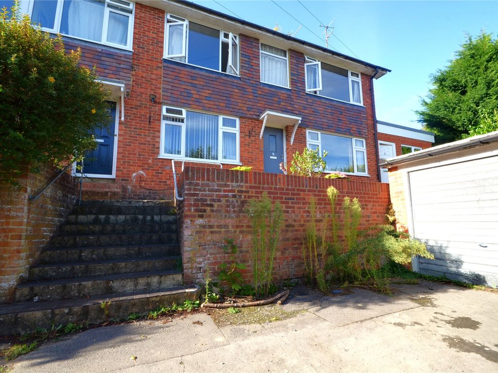 1 bed to rent in East Grinstead, West Sussex RH19, £1,100