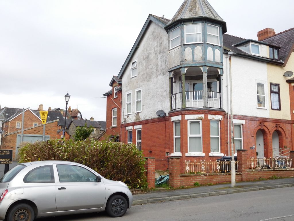 6 bed end terrace house for sale in Beaufort Road, Llandrindod Wells