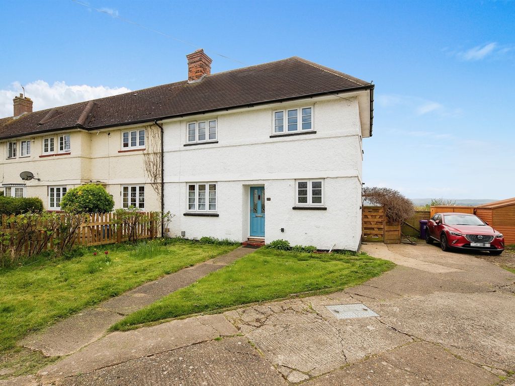 3 bed end terrace house for sale in Hillbrow, Letchworth Garden City