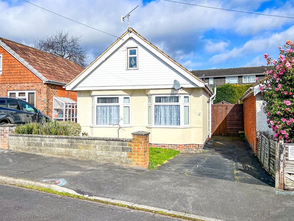 2 bed bungalow for sale in Onibury Road, Southampton, Hampshire SO18, £