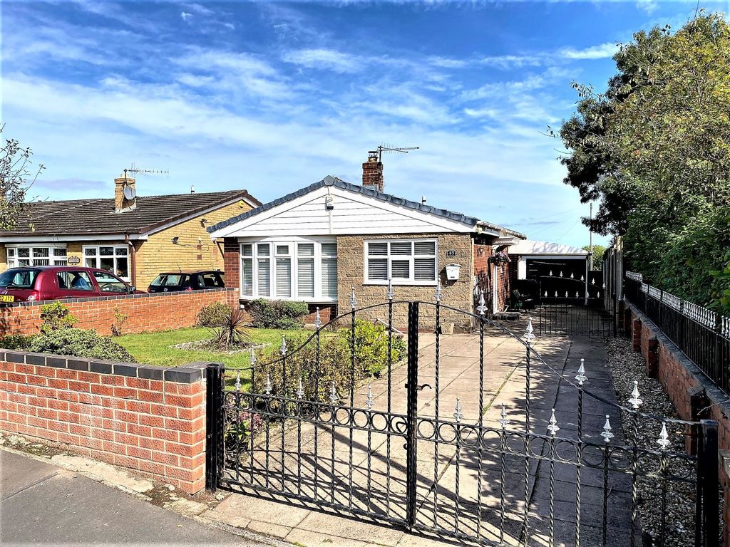 2 bed bungalow for sale in Oak Road, Newcastle, Staffordshire ST5 Zoopla